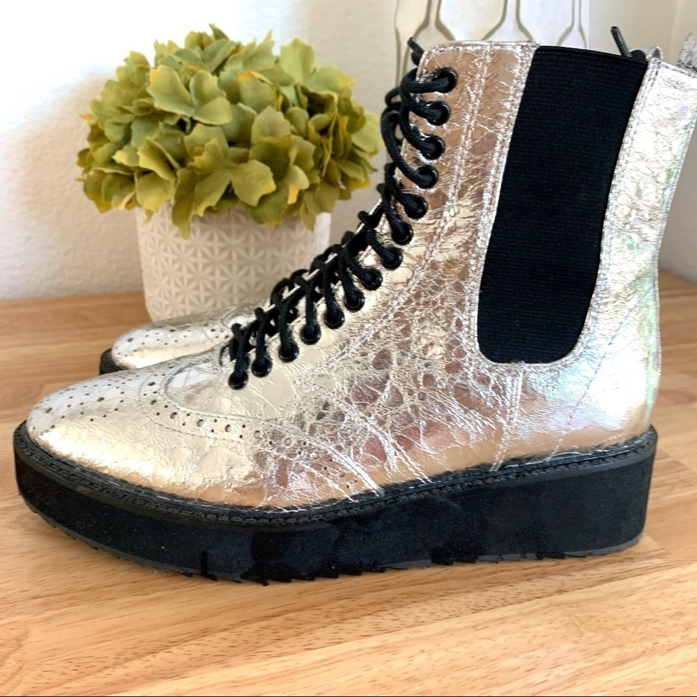 Shellyโs London Silver Lily Lace Up Chelsea Platform Wedge Boots Size 6.5